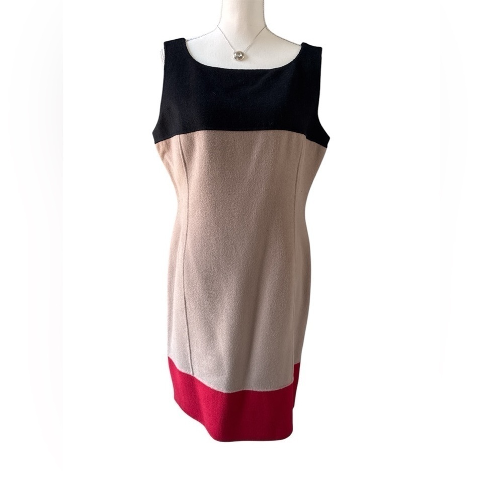 Exquisite quality St. John sheath dress black, tan & red. Size 12
